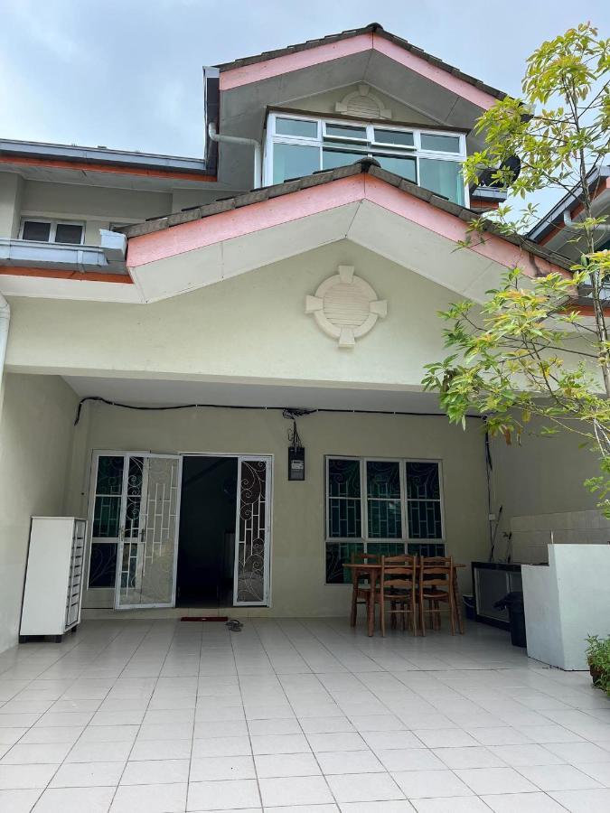 Holiday home Jarzmin Double Story @ Royal Lily *